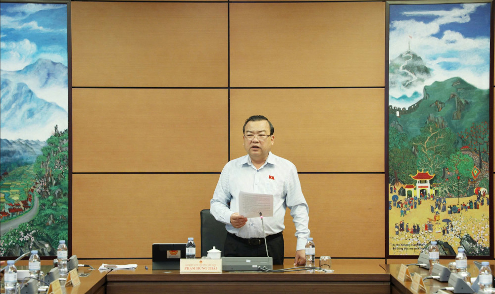 Đại biểu Phạm Hùng Thái - Phó Bí thư Tỉnh ủy, Trưởng đoàn đại biểu Quốc hội tỉnh Tây Ninh, chủ trì phiên thảo luận tại Tổ