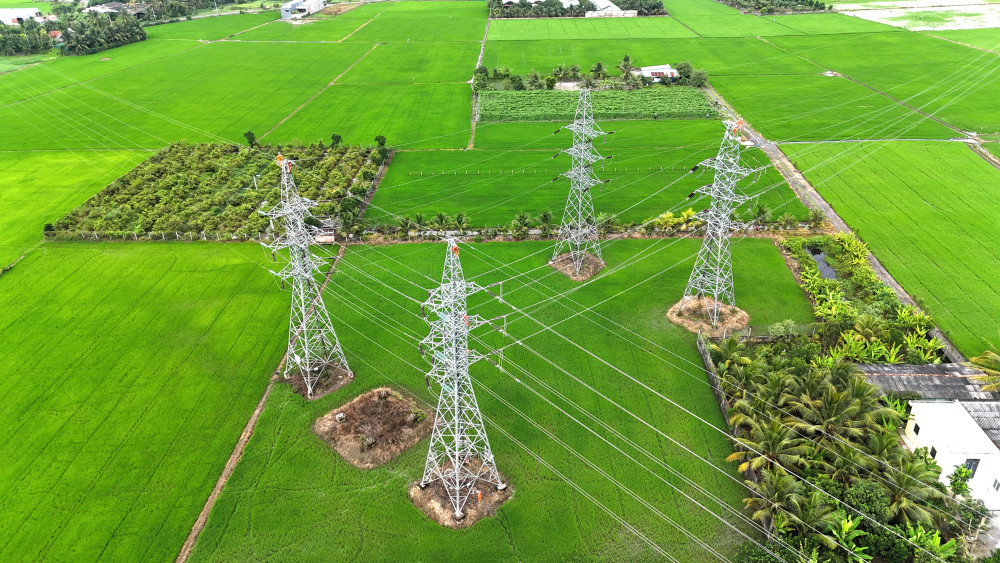 Từ đầu năm 2025 đến nay, ngành Điện đã hoàn tất việc đóng điện, đưa vào vận hành 9 công trình 110kV với tổng vốn đầu tư hơn 537 tỉ đồng; đầu tư xây dựng và sửa chữa lớn gần 100 công trình với nguồn vốn 1.190 tỉ đồng