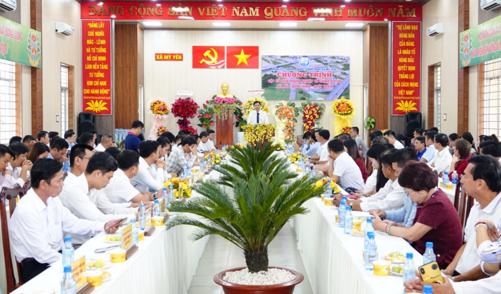 Đại diện các doanh nghiệp dự cuộc gặp mặt