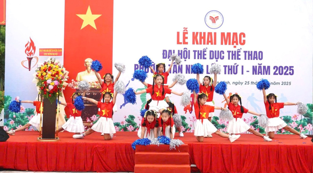 Tiết mục văn nghệ tại lễ khai mạc