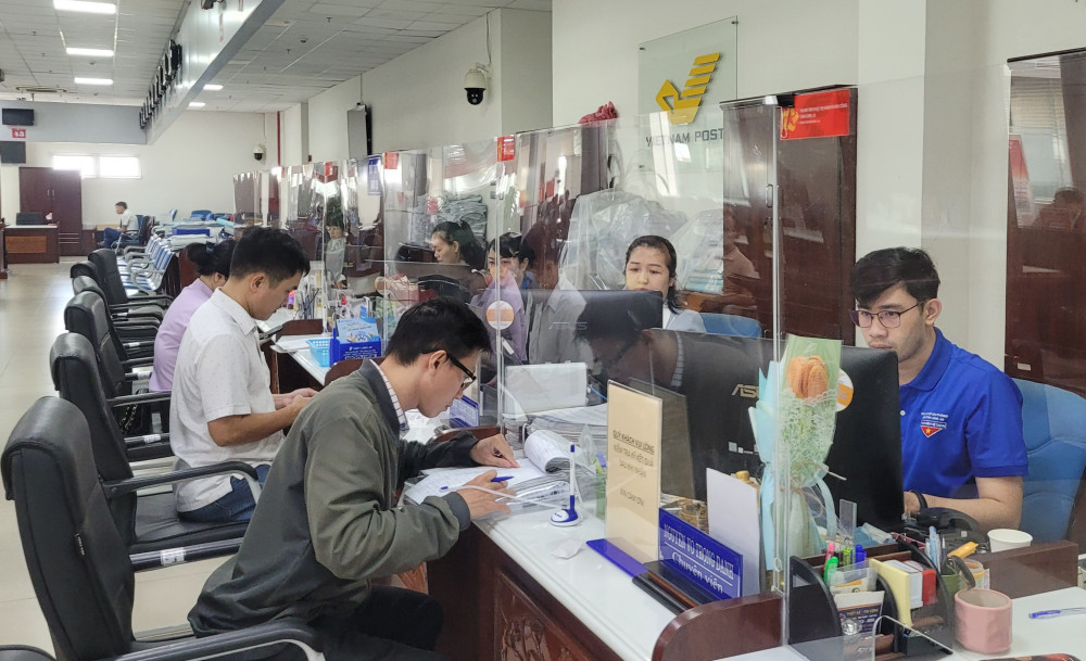 Cán bộ tiếp công dân tại Trung tâm Phục vụ hành chính công