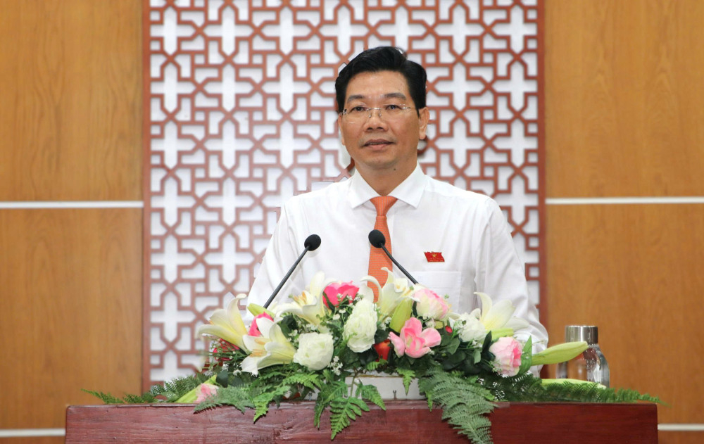 Phó Bí thư Thường trực Tỉnh ủy, Chủ tịch HĐND tỉnh Nguyễn Mạnh Hùng phát biểu tại kỳ họp