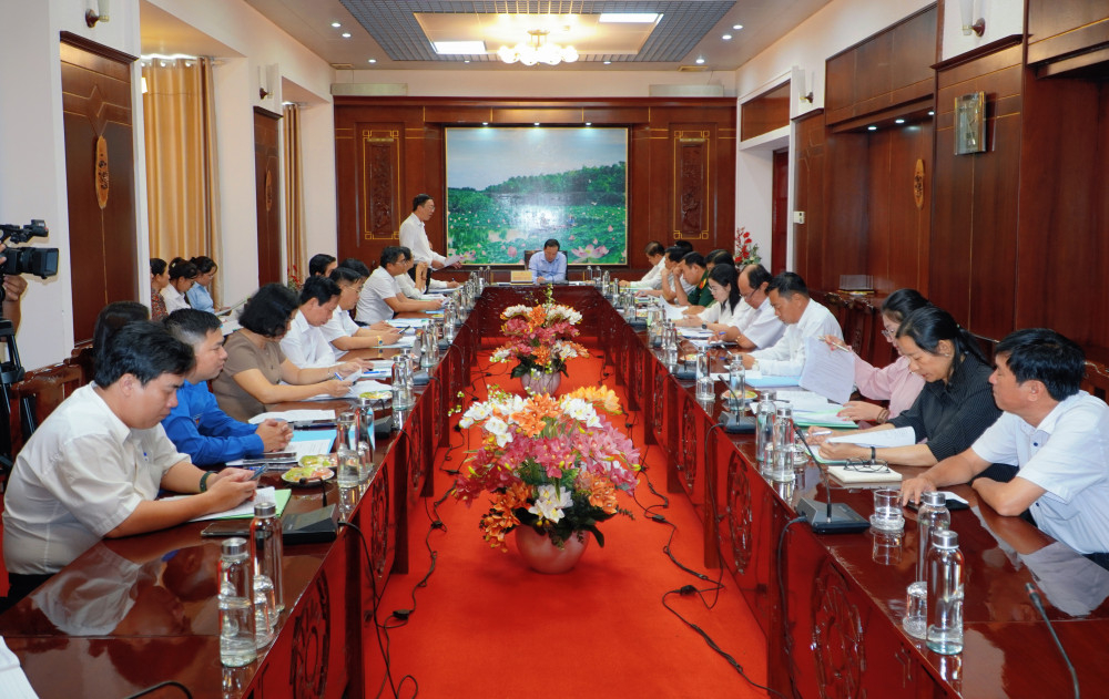 Đại hội thi đua yêu nước tỉnh Tây Ninh lần thứ I được tổ chức vào ngày 30/10 tại Hội trường Thống Nhất, với sự tham dự của khoảng 400 đại biểu