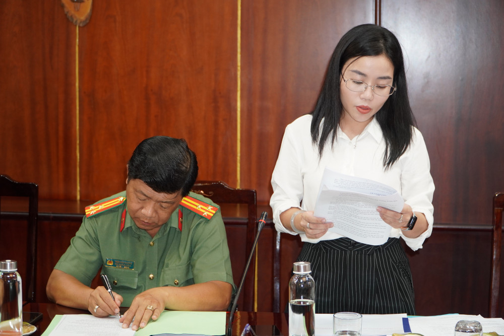 Lãnh đạo sở, ngành tỉnh thông qua chương trình phục vụ Đại hội