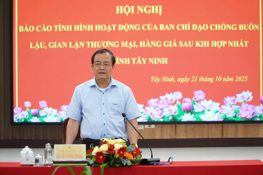 Ủy viên Ban Thường vụ Tỉnh ủy, Phó Chủ tịch UBND tỉnh Nguyễn Hồng Thanh chỉ đạo tăng cường các giải pháp kiểm soát thị trường dịp cuối năm