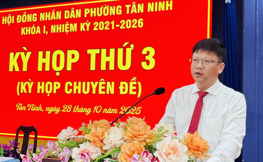 Ủy viên Ban Thường vụ Tỉnh ủy, Bí thư Đảng ủy, Chủ tịch HĐND phường Lê Minh Thế phát biểu bế mạc kỳ họp