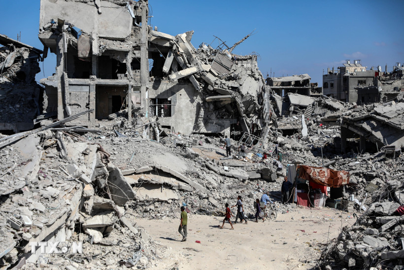 Những tòa nhà bị phá hủy trong xung đột ở phía Bắc Dải Gaza ngày 27/10/2025 (Ảnh: THX/TTXVN)