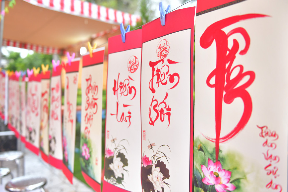 Chữ thư pháp được phục vụ miễn phí cho du khách