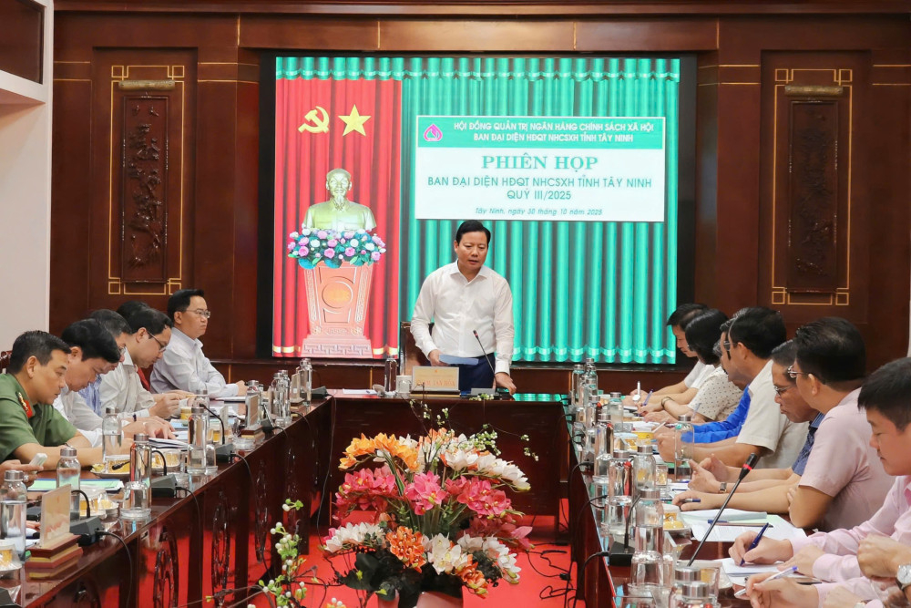 Phó Chủ tịch UBND tỉnh, Trưởng Ban đại diện Hội đồng quản trị Ngân hàng Chính sách xã hội tỉnh Tây Ninh Phạm Tấn Hòa chủ trì phiên họp