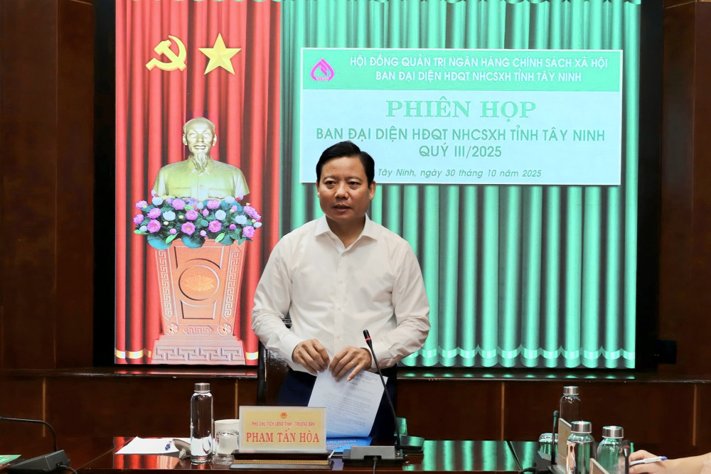 Phó Chủ tịch UBND tỉnh, Trưởng ban đại diện Hội đồng quản trị Ngân hàng Chính sách xã hội tỉnh Phạm Tấn Hòa phát biểu kết luận phiên họp