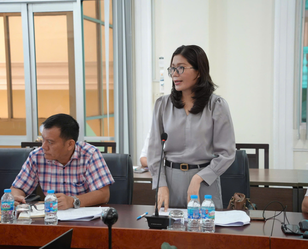 Đại diện Khu công nghiệp Đức Hòa III - Tập đoàn Tân Á Đại Thành báo cáo tại cuộc họp