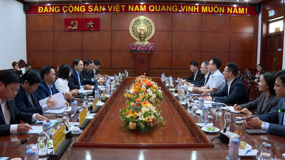 Hai bên trao đổi nội dung hợp tác tại buổi làm việc