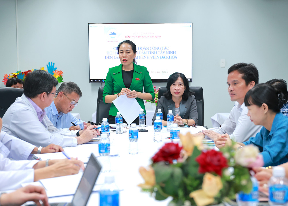 Đoàn khảo sát làm việc tại Bệnh viện Đa khoa Tây Ninh