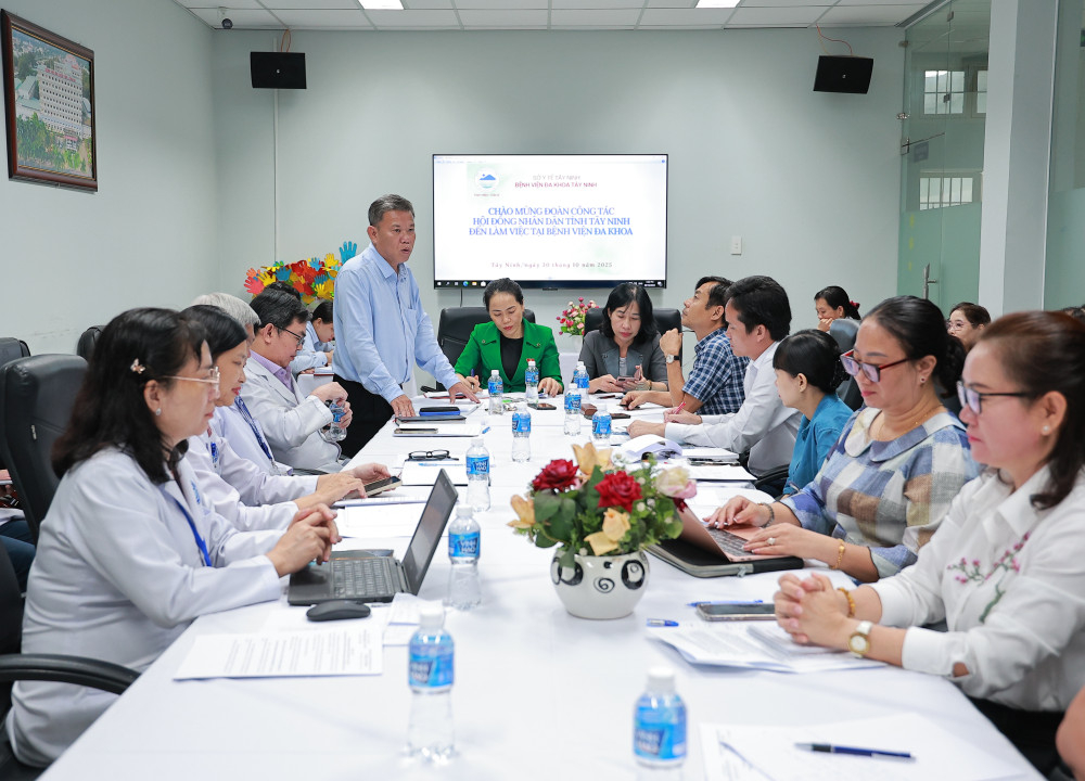 Phó Giám đốc Sở Y tế Huỳnh Trần Công Hiền phát biểu tại buổi khảo sát