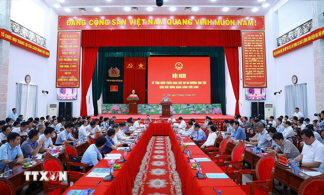 Hội nghị về về tình hình triển khai các dự án đường cao tốc khu vực Đồng bằng sông Cửu Long (Ảnh: Dương Giang/TTXVN)