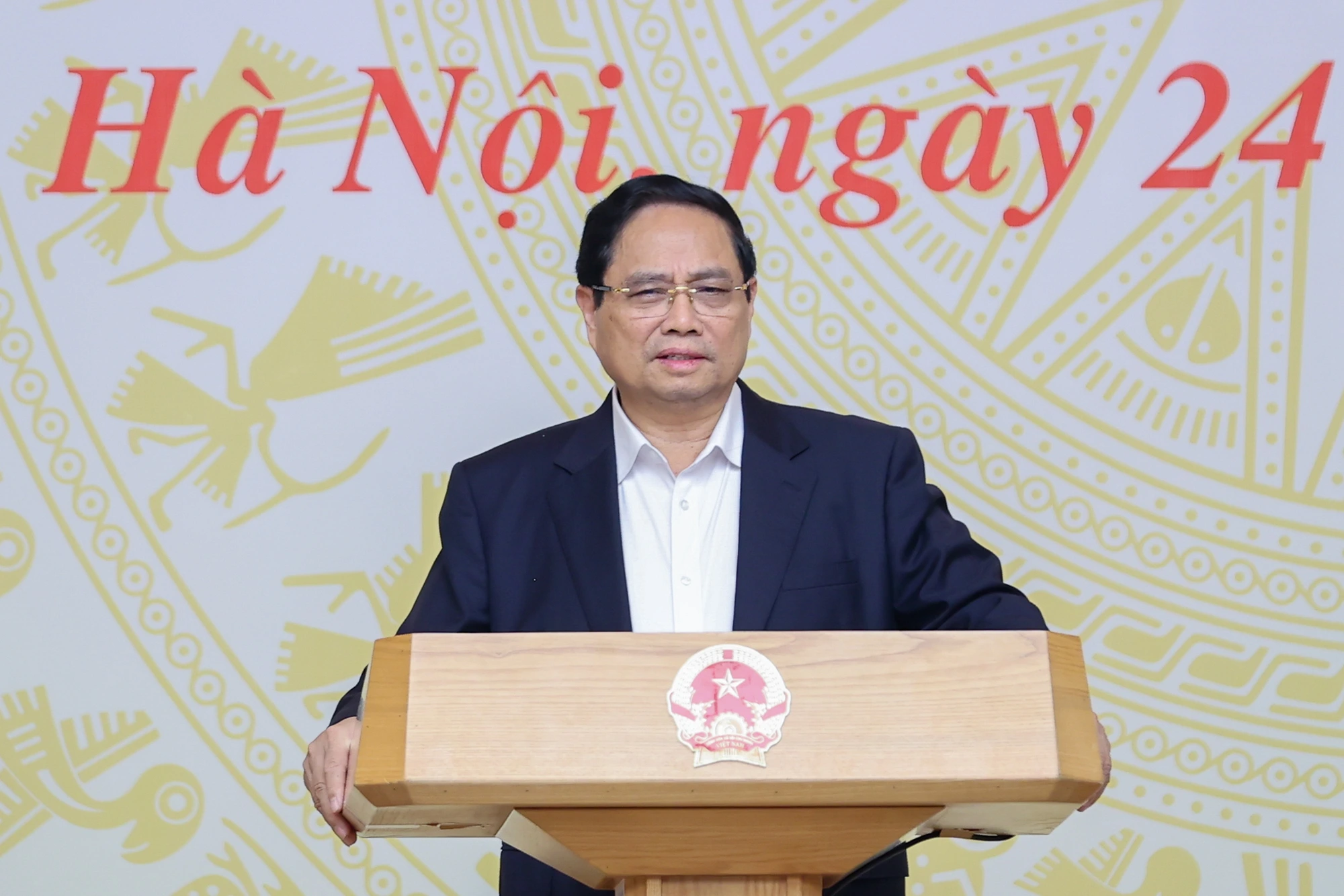 Thủ tướng Phạm Minh Chính phát biểu chỉ đạo tại cuộc họp (Ảnh: Nhật Bắc)