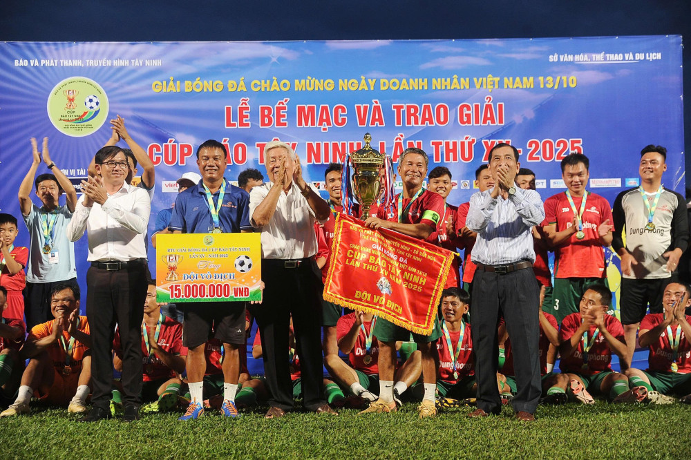 Dũng Phong FC bảo vệ thành công ngôi vương Cúp Báo Tây Ninh