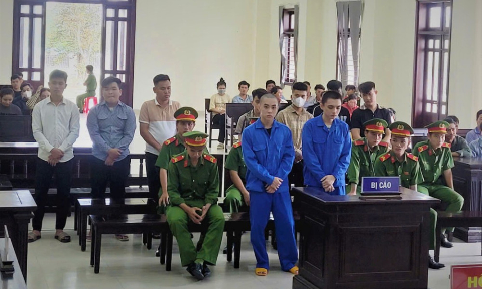 Đánh người đòi nợ giùm trọng thương, 9 bị cáo lãnh án