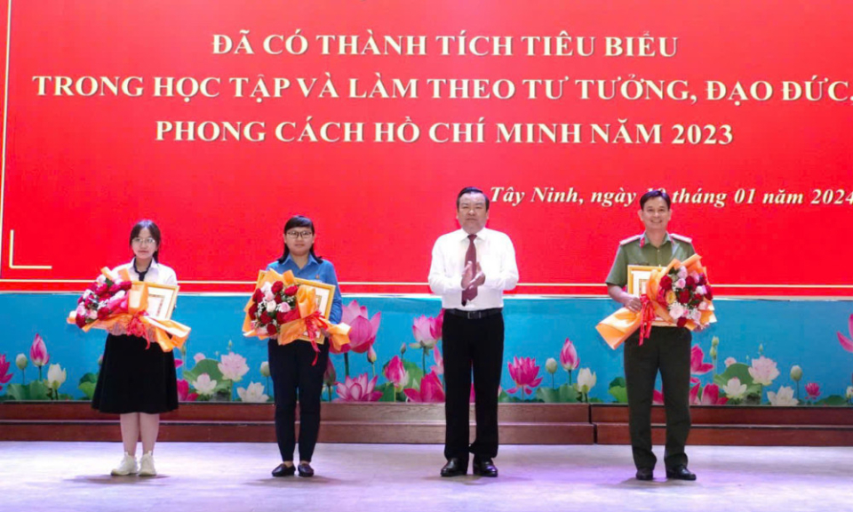 Ngọn lửa nhỏ thắp sáng phong trào học tập và làm theo gương Bác