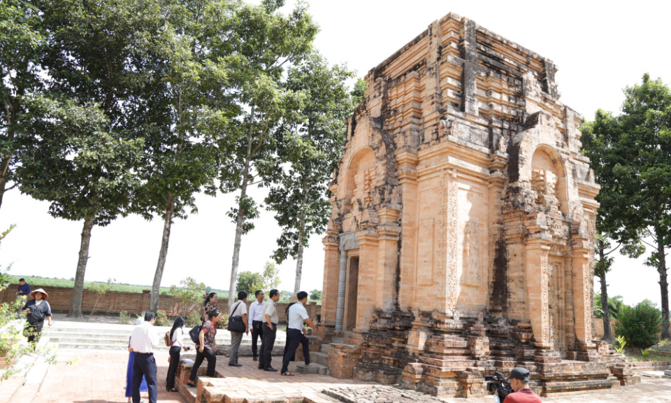 Developing community tourism from heritage