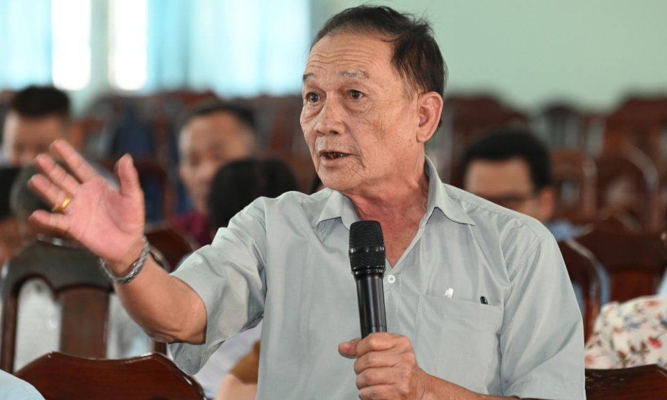 Cử tri phường An Tịnh quan tâm đến vấn đề hạ tầng giao thông và sách giáo khoa