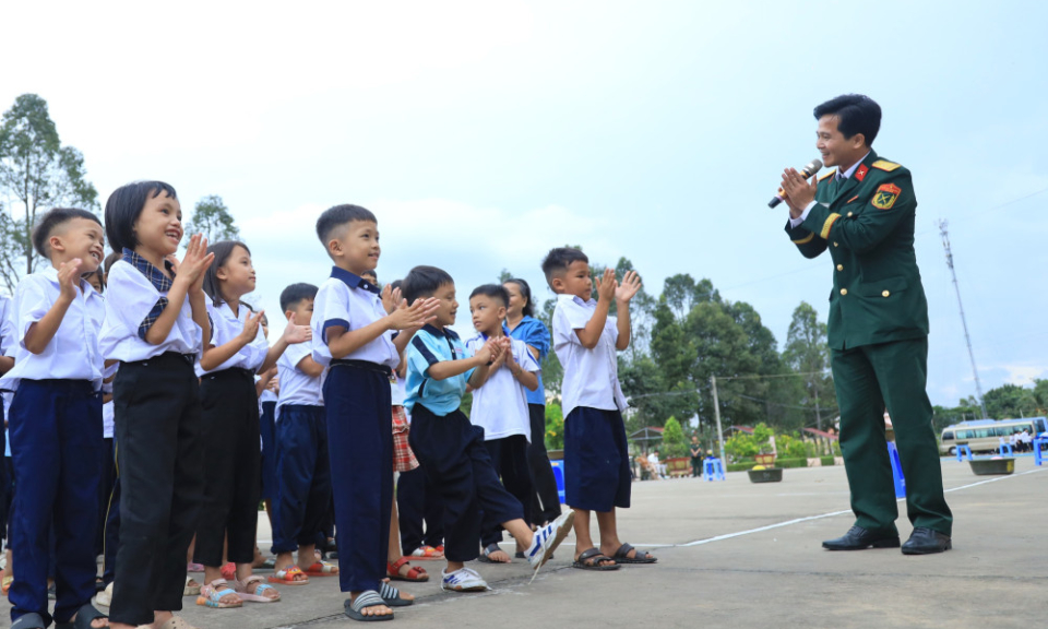 Sôi nổi chương trình 'Trung thu chiến sĩ – Trăng rằm yêu thương' tại Tiểu đoàn Bộ binh 1