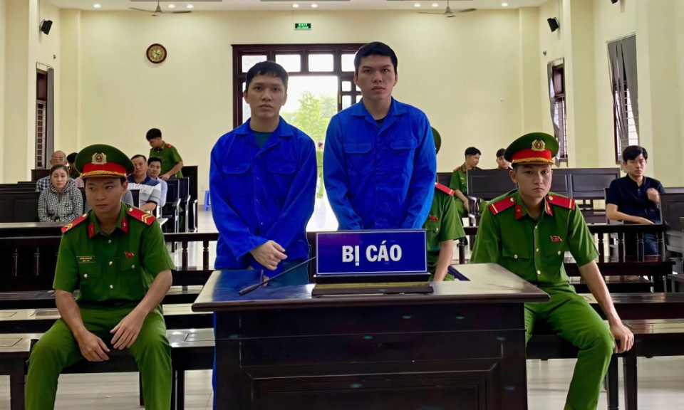 Giả mỹ nữ để dụ đàn ông cướp tài sản