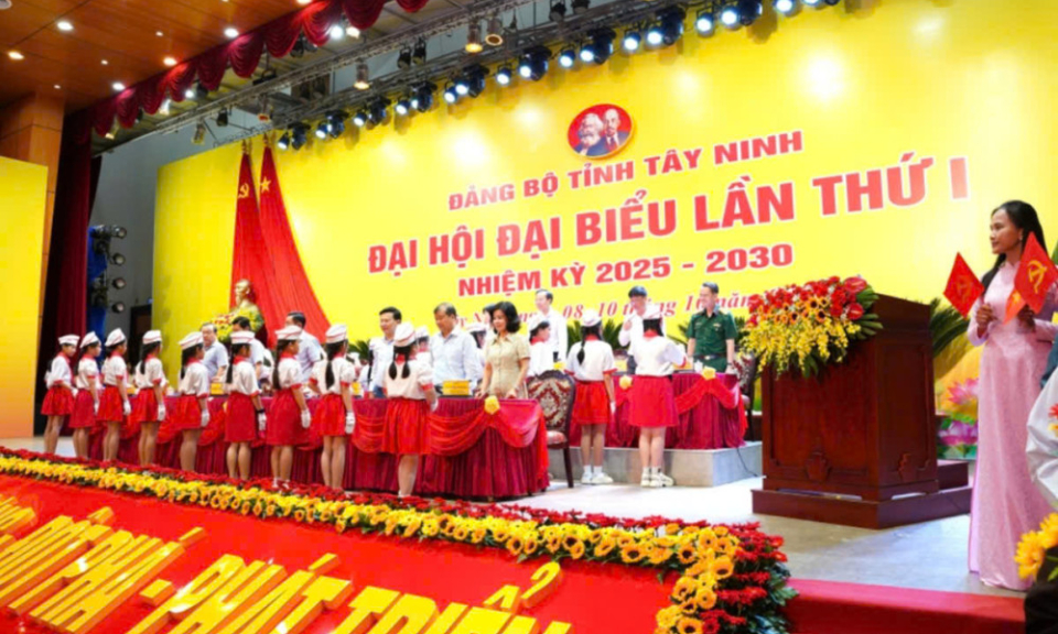 Tỉnh Tây Ninh đề nghị không gửi hoa chúc mừng Đại hội đại biểu Đảng bộ tỉnh lần thứ I