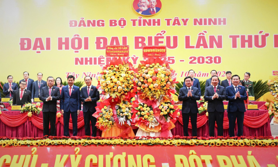 Đồng chí Nguyễn Văn Nên: Tây Ninh phải xem ứng dụng khoa học công nghệ, chuyển đổi số là nhiệm vụ then chốt, trọng tâm trong nhiệm kỳ mới