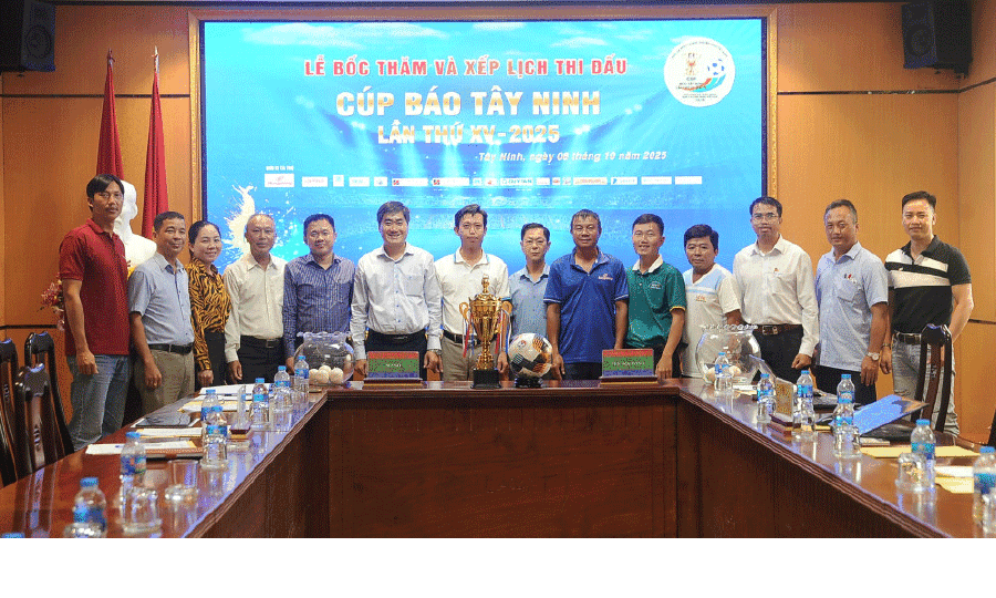 Giải Bóng đá Cúp Báo Tây Ninh lần thứ XV chính thức bắt đầu vào lúc 13g ngày 11/10
