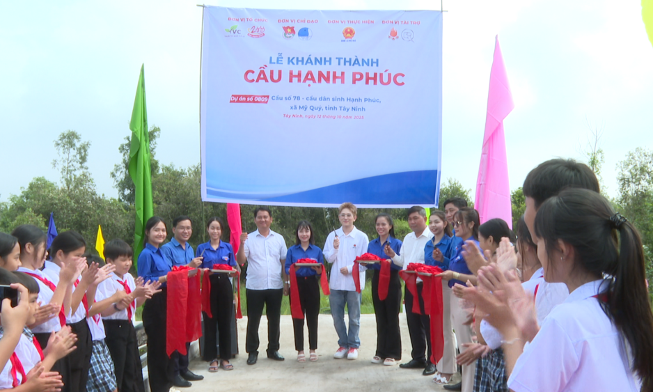 Khánh thành công trình Cầu Hạnh Phúc