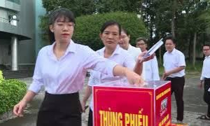 Báo và đài phát thanh, truyền hình Tây Ninh ủng hộ đồng bào lũ lụt