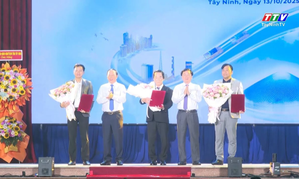Họp mặt doanh nhân, doanh nghiệp nhân kỷ niệm 21 năm ngày Doanh nhân Việt Nam (13/10)