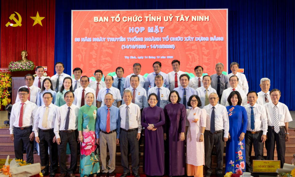 Tây Ninh: Họp mặt kỷ niệm 95 năm Ngày truyền thống ngành Tổ chức xây dựng Đảng