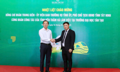 Phó Chủ tịch UBND tỉnh Tây Ninh Đoàn Trung Kiên thăm, làm việc tại Trường Đại học Tân Tạo