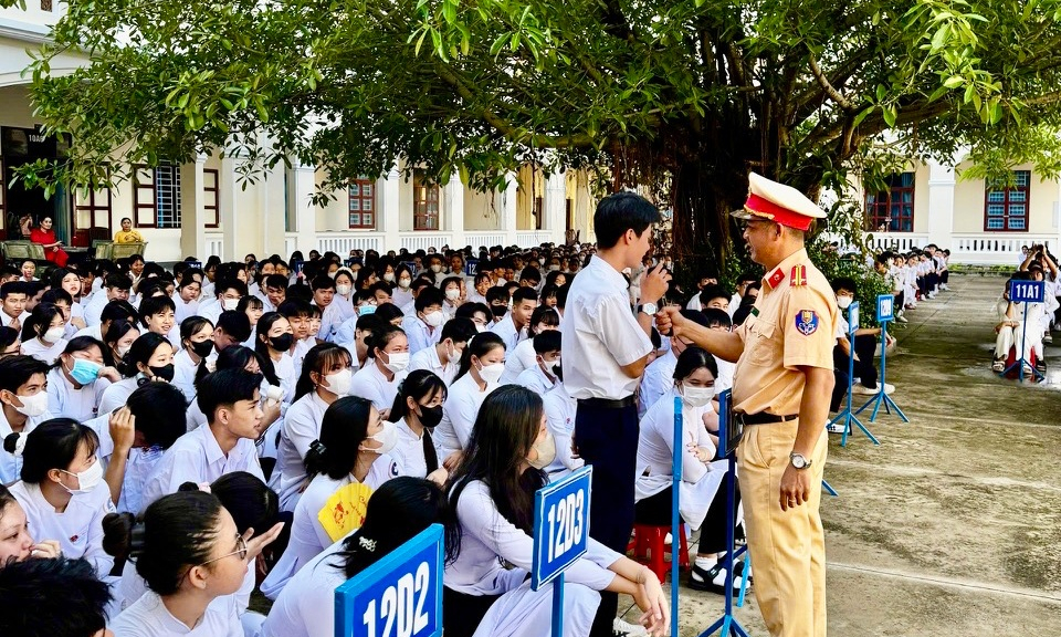 Tuyên truyền pháp luật cho học sinh Trường THPT Hậu Nghĩa