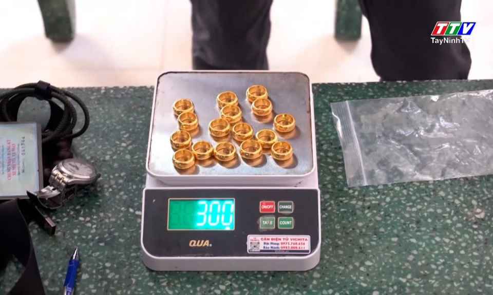 Bắt giữ đối tượng mang theo lượng vàng lớn qua cửa khẩu 