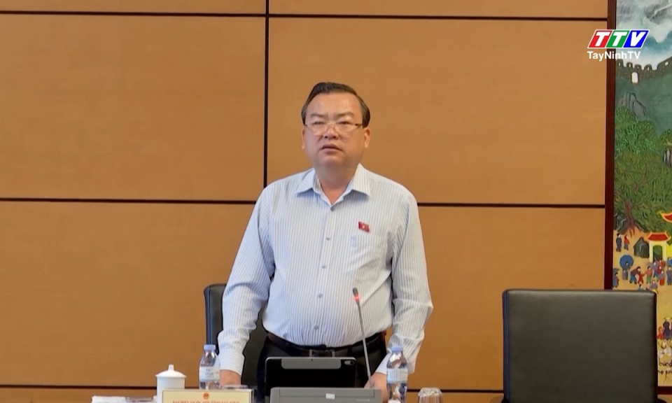 Quốc hội thảo luận tại tổ đánh giá tình hình phát triển kinh tế - xã hội 2025