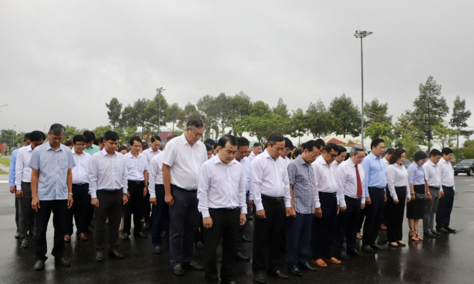 Cụm Thi đua số IV - Ban Nội chính Trung ương dâng hương tại Đài tưởng niệm Anh hùng liệt sĩ tỉnh Tây Ninh