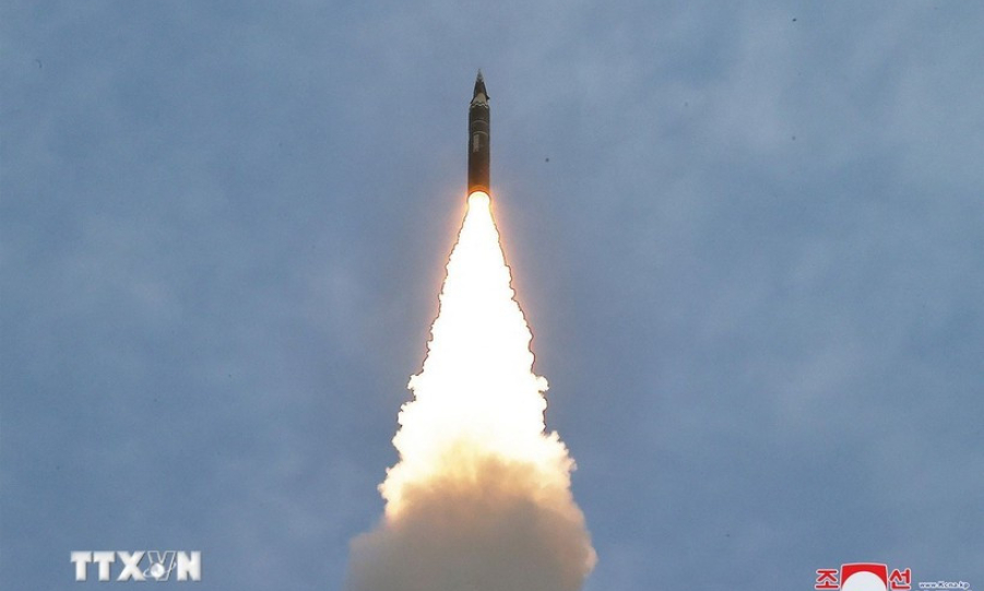Triều Tiên phóng thử tên lửa hành trình chiến lược từ biển vào đất liền
