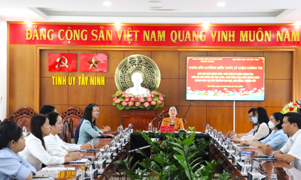 Bồi dưỡng kiến thức lý luận chính trị cho đội ngũ giảng viên, giáo viên