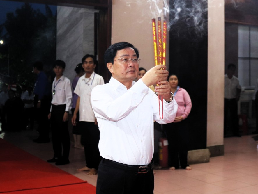 Bí thư Tỉnh ủy Tây Ninh Nguyễn Văn Quyết dâng hương tưởng niệm Anh hùng dân tộc Nguyễn Trung Trực