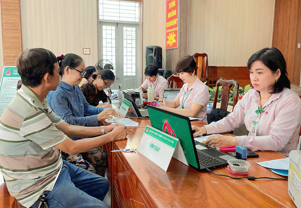 Hoạt động giải ngân vốn tín dụng chính sách tại điểm giao dịch xã Mỹ Yên giúp người dân tiếp cận vốn thuận tiện, nhanh chóng