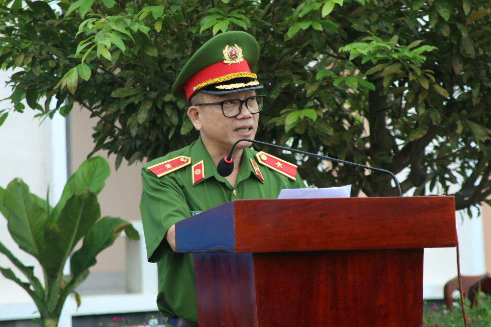 Thiếu tướng, Tiến sĩ Nguyễn Văn Quốc - Hiệu trưởng Trường Cao đẳng Cảnh sát Nhân dân II phát biểu tại lễ ra quân