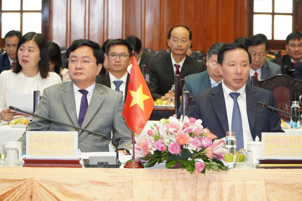 Lãnh đạo Quân khu 7 và tỉnh Tây Ninh tại hội nghị