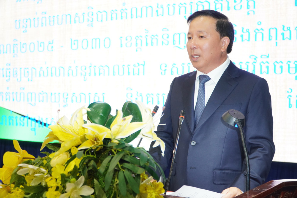 Phó Bí thư Tỉnh uỷ, Chủ tịch UBND tỉnh Tây Ninh Nguyễn Văn Út phát biểu tại hội nghị