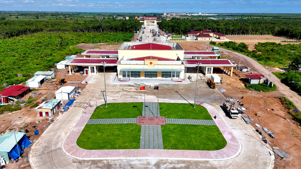 Cửa khẩu quốc tế Tân Nam chuẩn bị khai trương vào đầu tháng 12/2025 (Ảnh: Hồng Thắm)