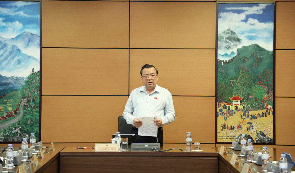 Đại biểu Phạm Hùng Thái - Phó Bí thư Tỉnh ủy, Trưởng đoàn đại biểu Quốc hội tỉnh Tây Ninh chủ trì tại buổi thảo luận Tổ 3