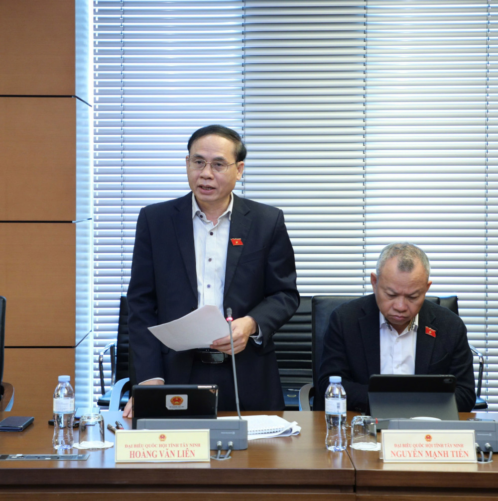 Đại biểu Hoàng Văn Liên - Phó Chủ nhiệm Ủy ban Pháp luật và Tư pháp phát biểu