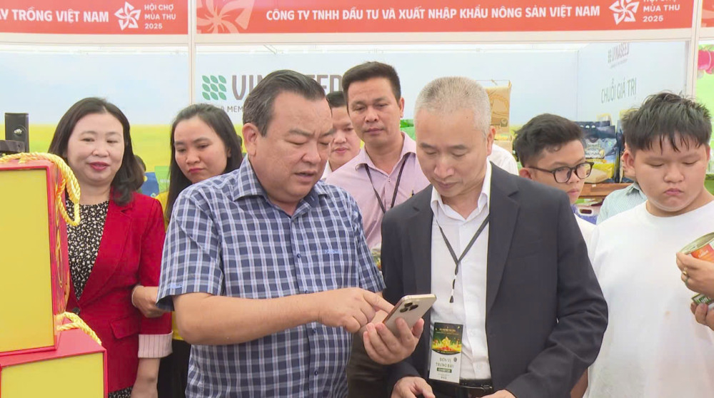 Lãnh đạo tỉnh Tây Ninh quan tâm, hỗ trợ doanh nghiệp trong hoạt động xúc tiến thương mại tại hội chợ